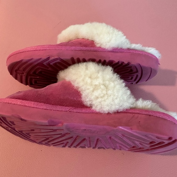 UGG Kids Fuchsia and Cream Slippers - Picture 3 of 4